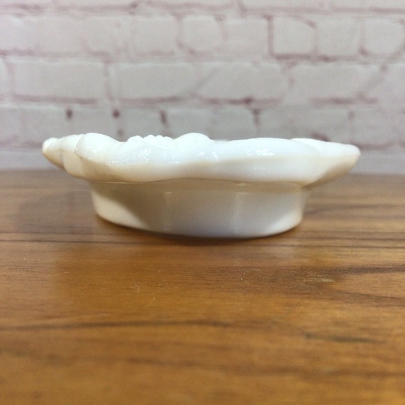Vintage Fostoria Milk Glass “Jenny Lind” Cameo Dresser Dish - Picture 5 of 6
